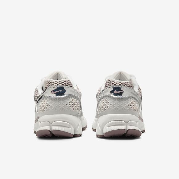 NWT Nike Zoom Vomero 5 VAST GREY/METALLIC SILVER Sneakers 7.5 Women - Picture 2 of 6